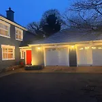 Private Gated Home, 5 Bed Rms/ensuite, Sleeps Ten. Villa Ennis