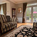 Private Gated Home, 5 Bed Rms/ensuite, Sleeps Ten. Villa Ennis