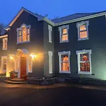 Villa Private Gated Home, 5 Bed Rms/ensuite, Sleeps Ten. *