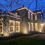 Private Gated Home, 5 Bed Rms/ensuite, Sleeps Ten. Villa Ennis
