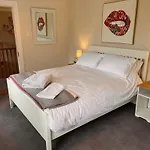 Private Gated Home, 5 Bed Rms/ensuite, Sleeps Ten. Villa *