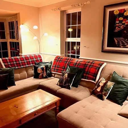 Private Gated Home, 5 Bed Rms/ensuite, Sleeps Ten. Villa *