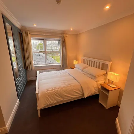 Villa Private Gated Home, 5 Bed Rms/ensuite, Sleeps Ten.