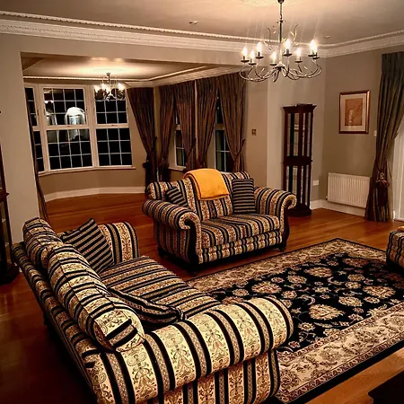 Private Gated Home, 5 Bed Rms/ensuite, Sleeps Ten.