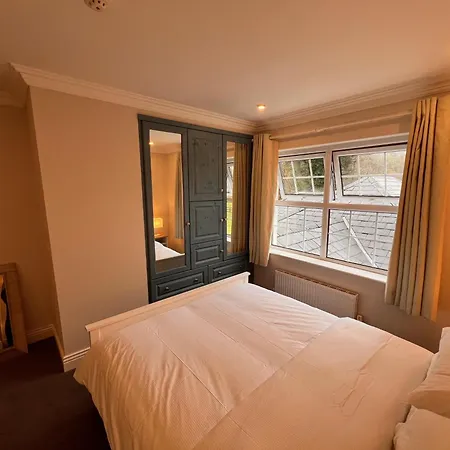 Private Gated Home, 5 Bed Rms/ensuite, Sleeps Ten.