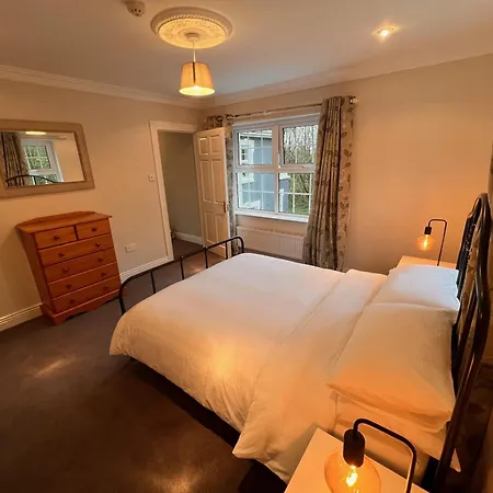 Private Gated Home, 5 Bed Rms/ensuite, Sleeps Ten. Villa *