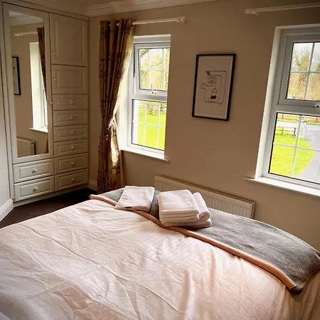 Private Gated Home, 5 Bed Rms/ensuite, Sleeps Ten. * Ennis