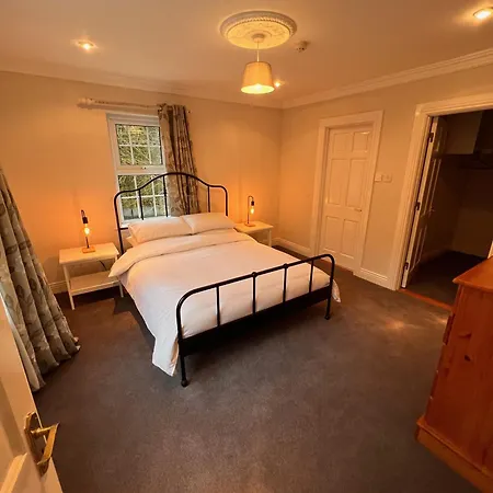 Villa Private Gated Home, 5 Bed Rms/ensuite, Sleeps Ten.