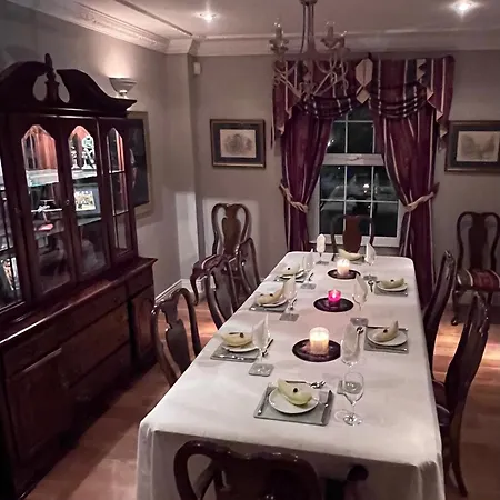 Private Gated Home, 5 Bed Rms/ensuite, Sleeps Ten. Villa Ennis