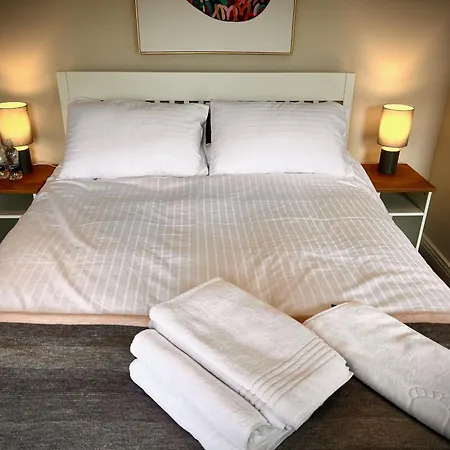 Private Gated Home, 5 Bed Rms/ensuite, Sleeps Ten. * Ίννις