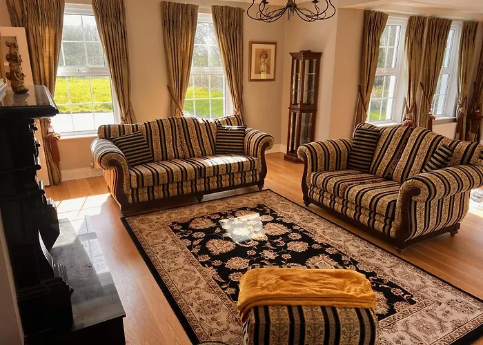 Villa Private Gated Home, 5 Bed Rms/ensuite, Sleeps Ten.