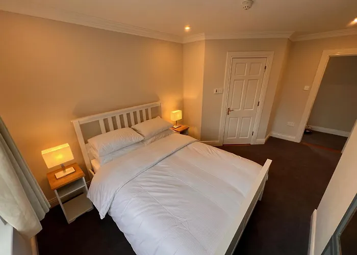 Villa Private Gated Home, 5 Bed Rms/ensuite, Sleeps Ten. *