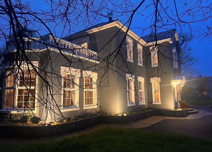 Private Gated Home, 5 Bed Rms/ensuite, Sleeps Ten. Villa Ennis