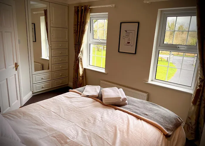 Private Gated Home, 5 Bed Rms/ensuite, Sleeps Ten. * Ennis
